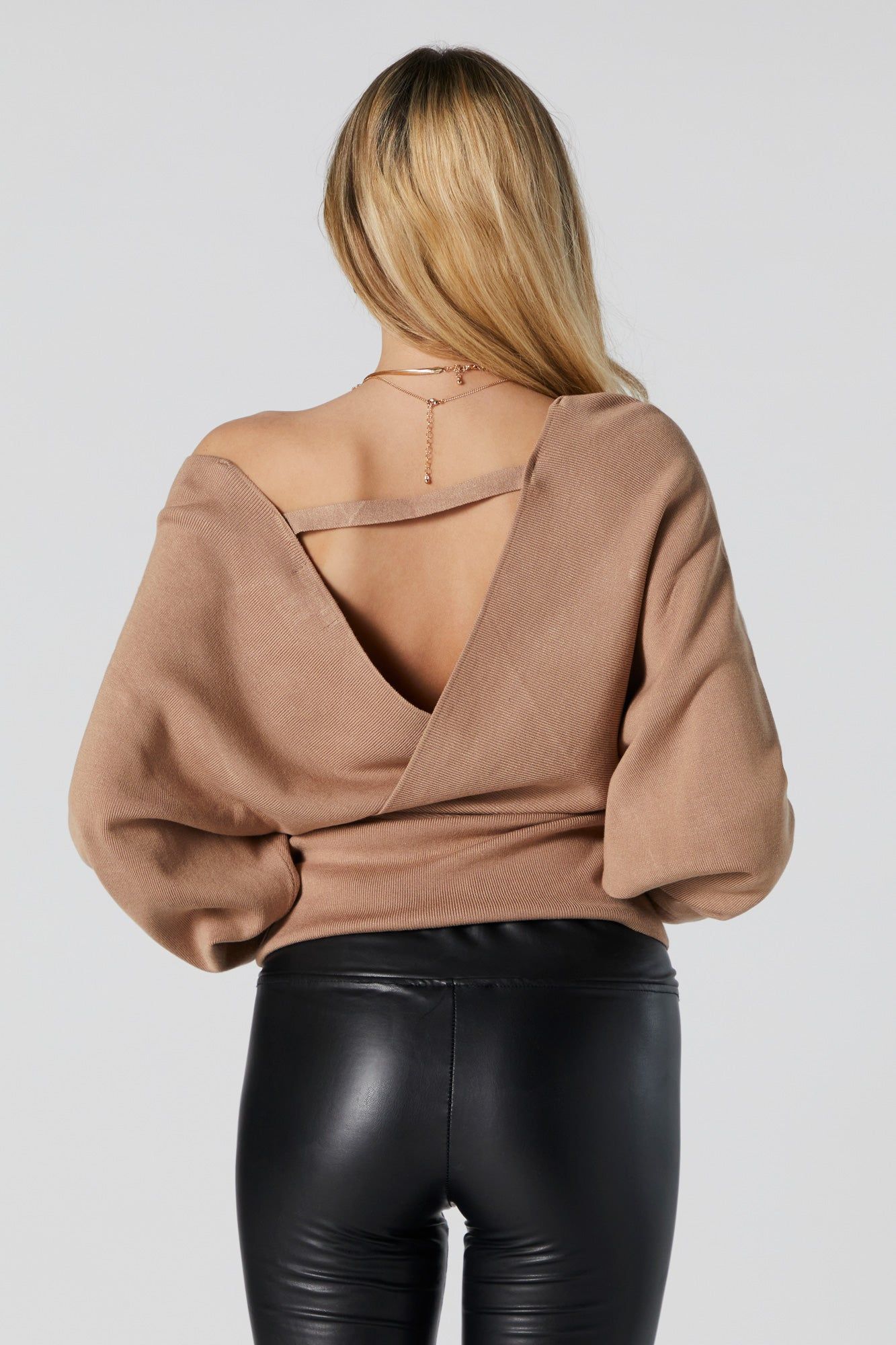 Chandail à surplis avec épaules dénudées sold by Urban Planet product image thumbnail 5