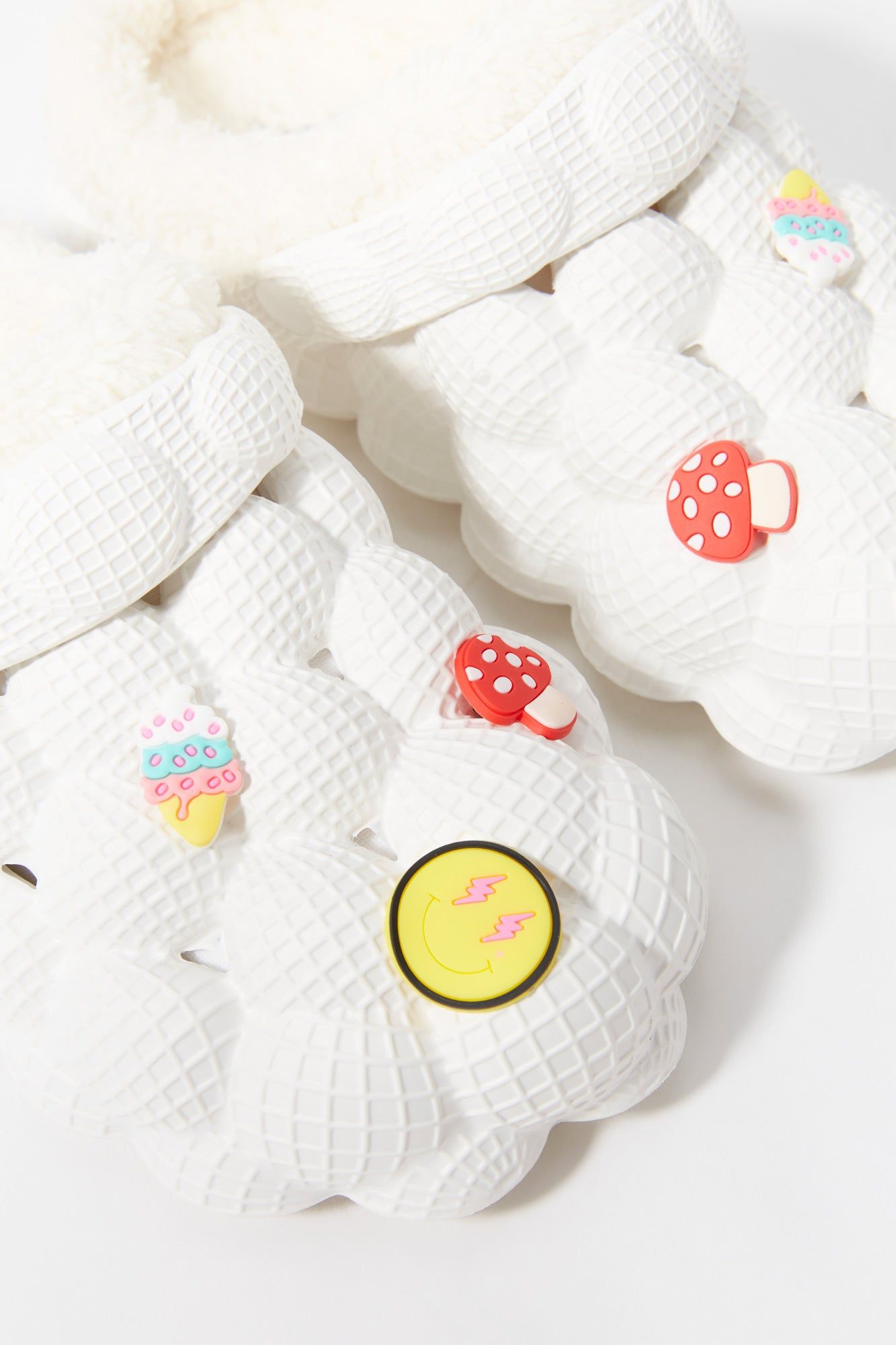 Mules à bulles doublées de similifourrure avec breloques sold by Urban Planet product image thumbnail 4