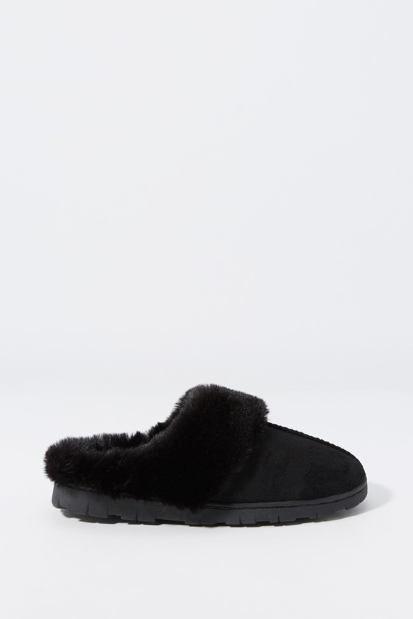 Mules noir doublées de similifourrure sold by Urban Planet