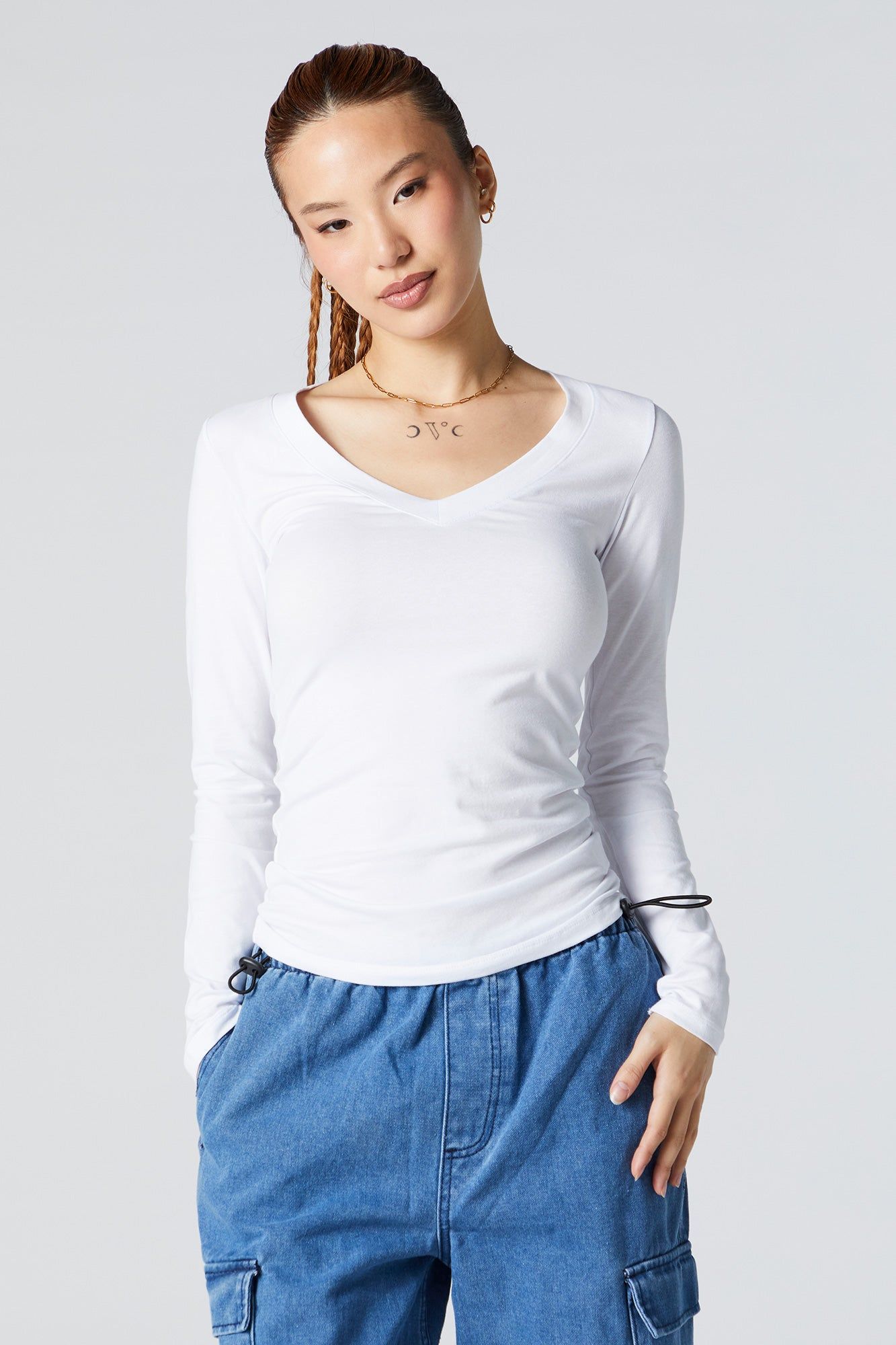 Haut uni à manches longues avec encolure en V sold by Urban Planet