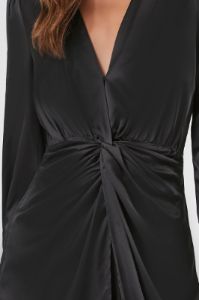 Robe midi torsadée en satin sold by Urban Planet