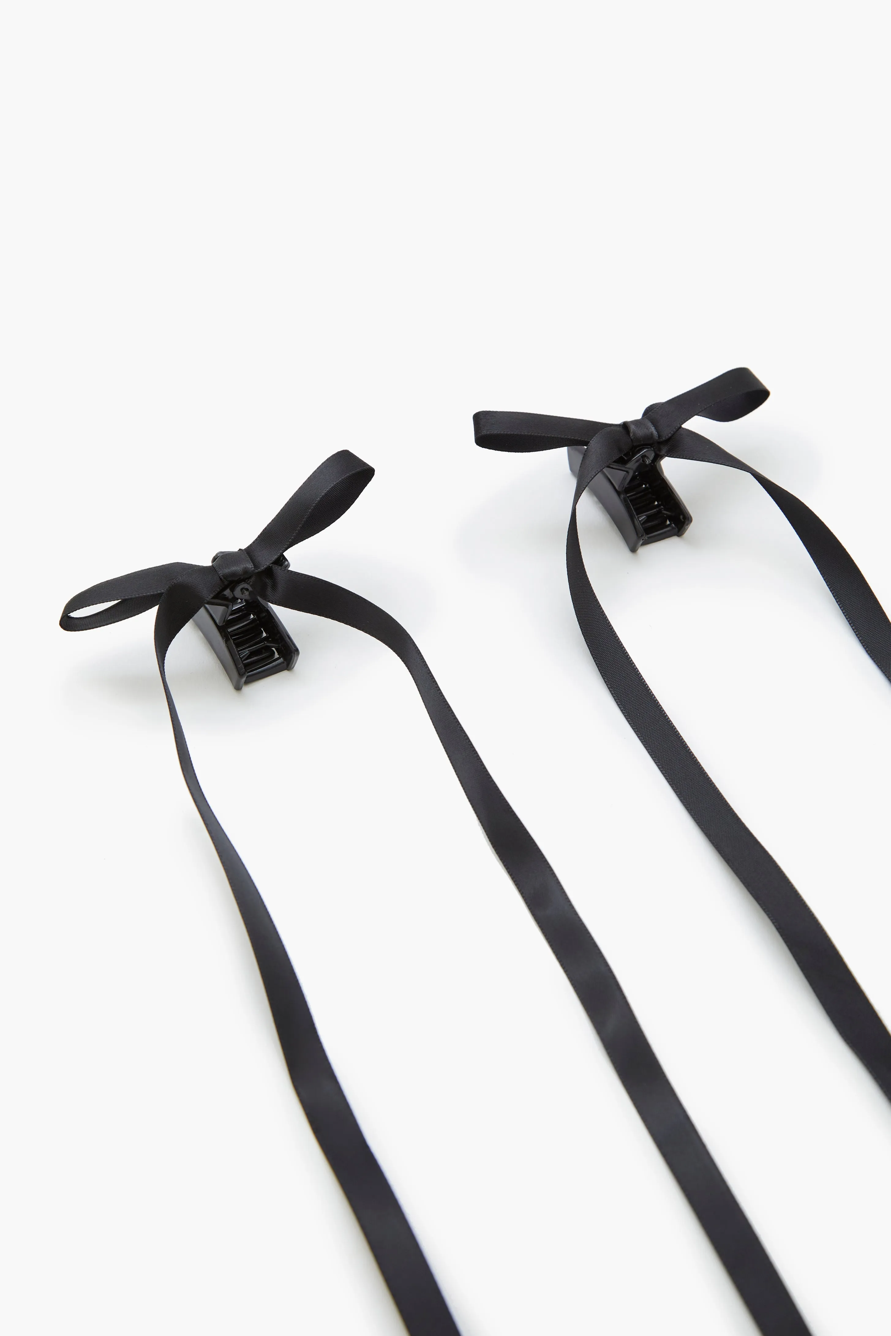 Oversized Bow Hair Clip Set (2 Pcs) sold by Urban Planet product image thumbnail 5