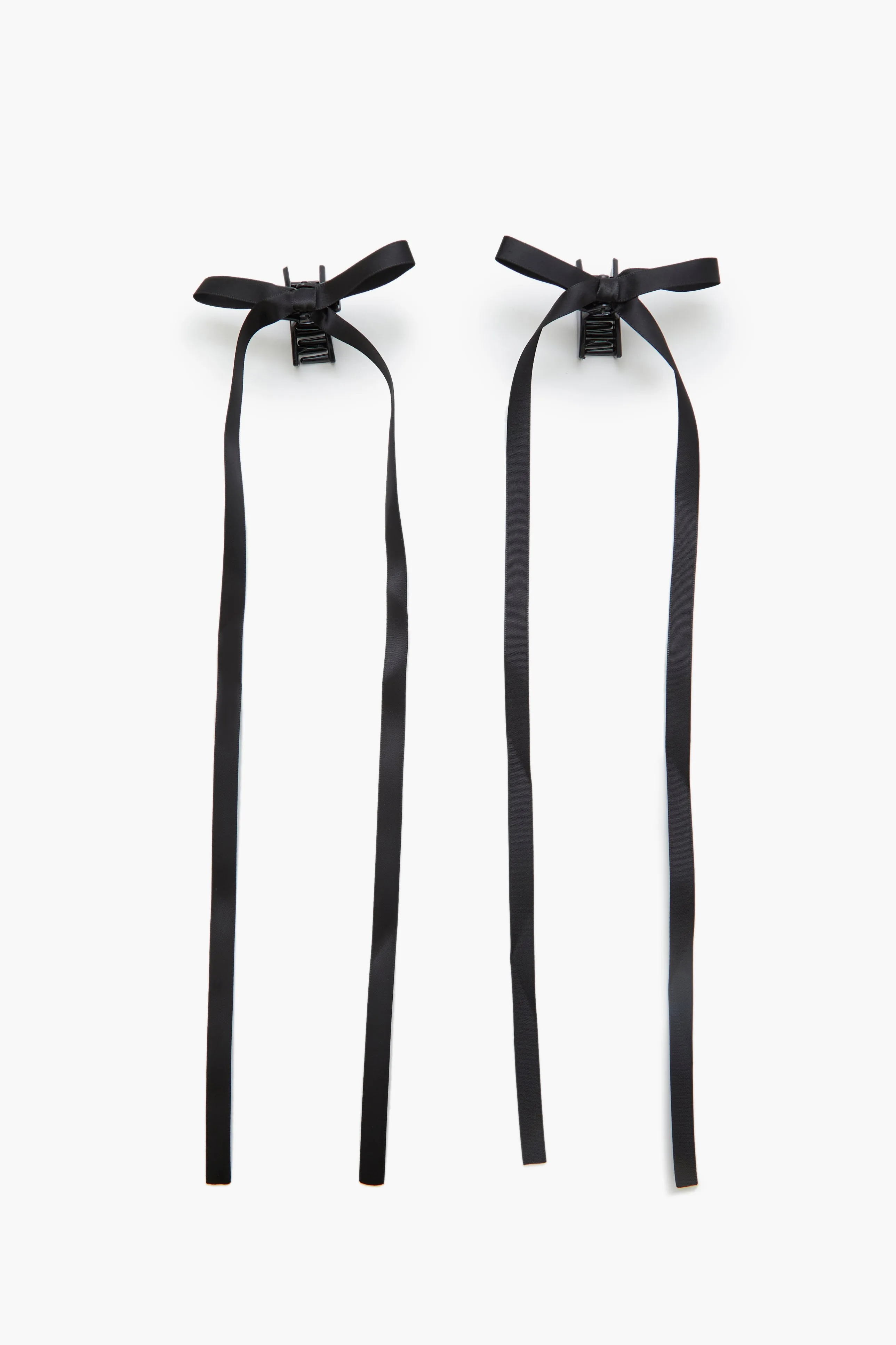 Oversized Bow Hair Clip Set (2 Pcs) sold by Urban Planet product image thumbnail 4