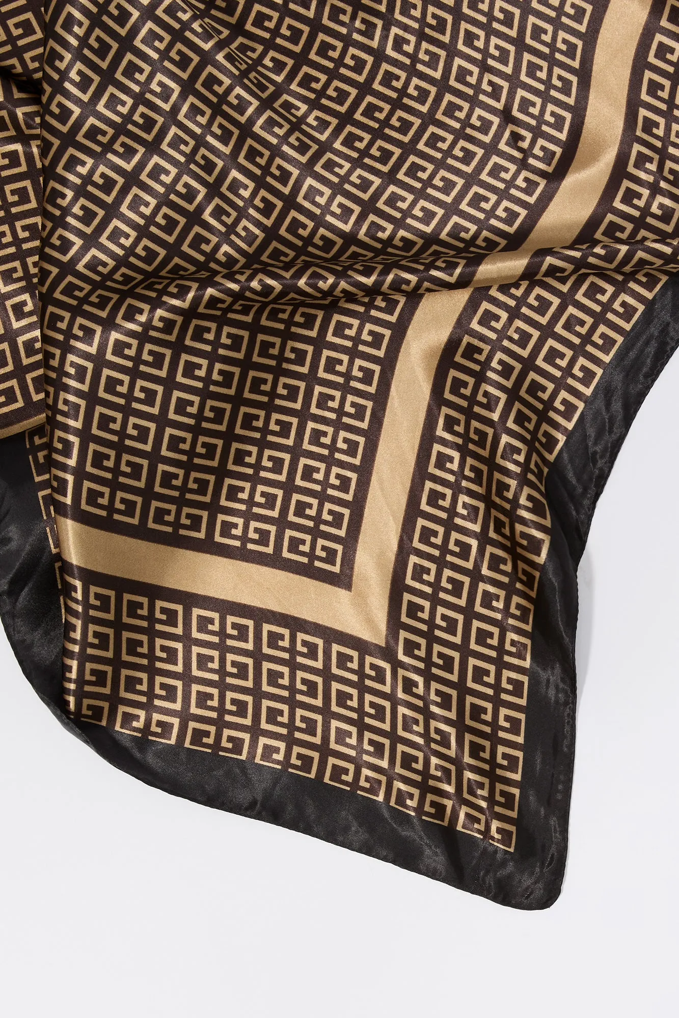 Écharpe multifaçons en satin à imprimé GG sold by Urban Planet product image thumbnail 5