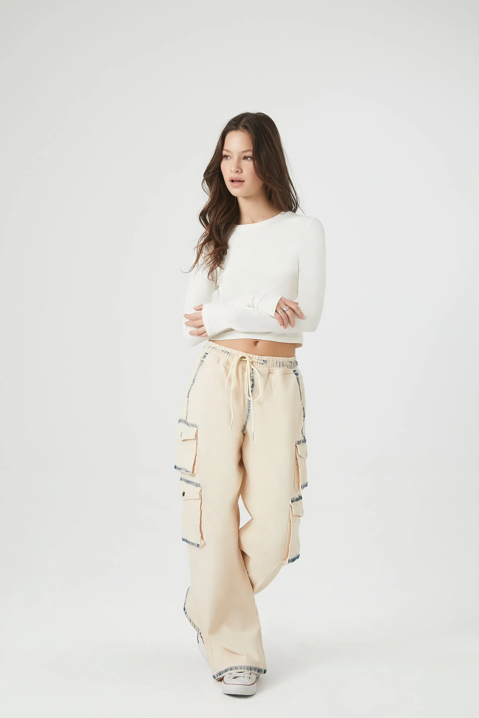 Jean cargo noué-teint à taille coulissante sold by Urban Planet