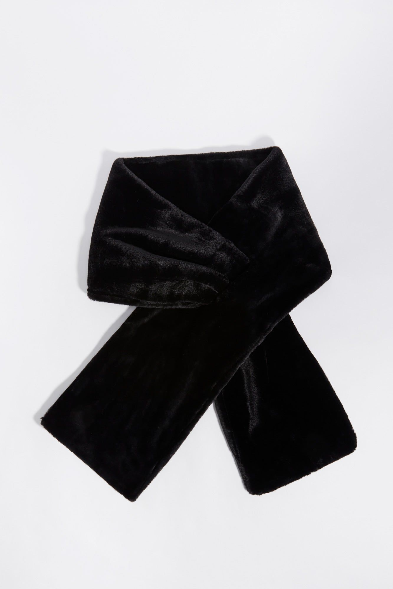 Écharpe en peluche sold by Urban Planet product image thumbnail 2