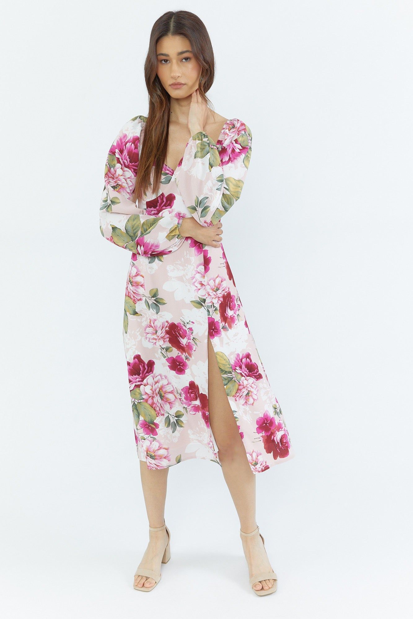 Robe midi à imprimé floral et encolure en coeur sold by Urban Planet