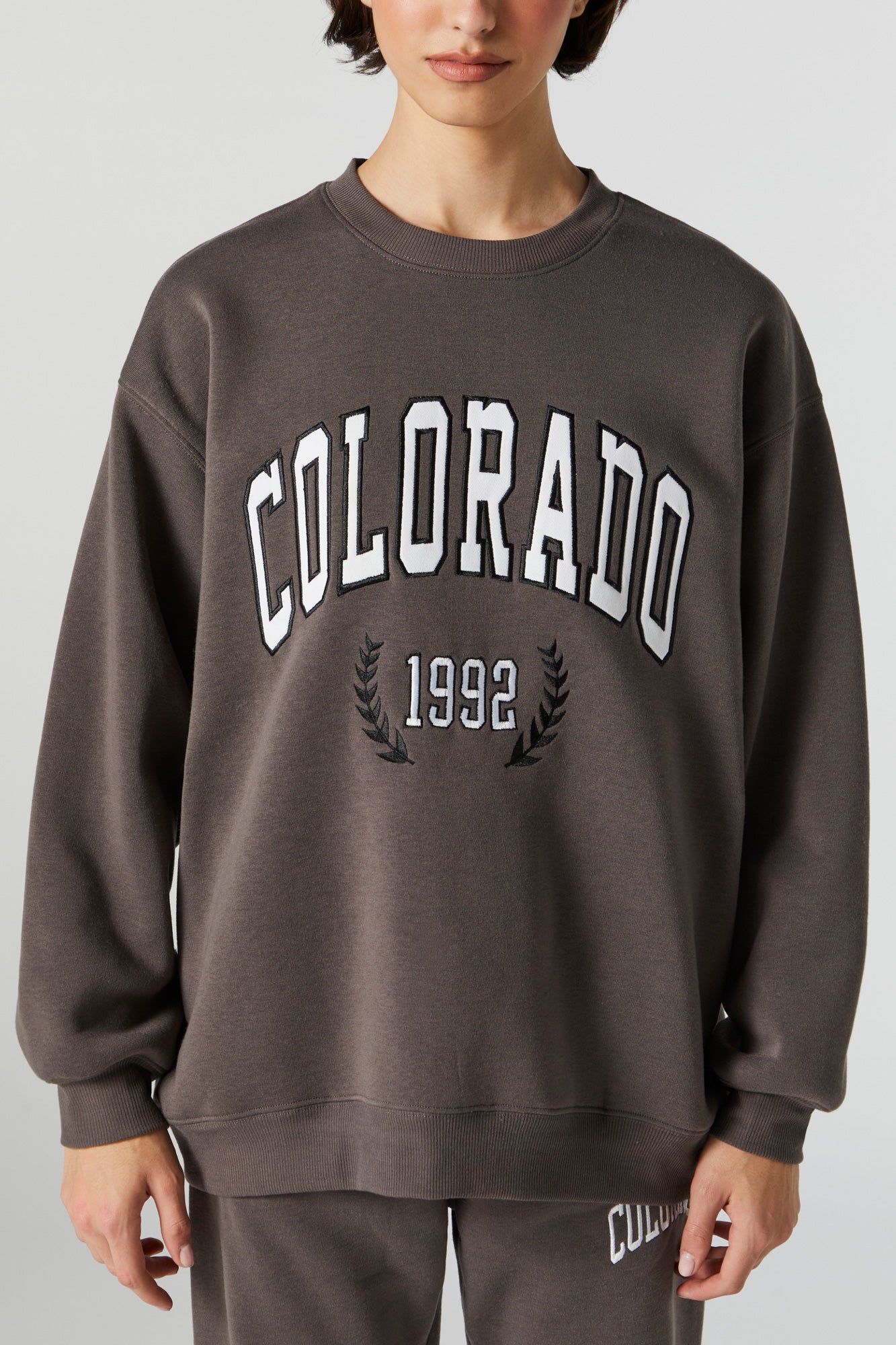 Chandail en molleton avec motif Colorado brodé en chenille sold by Urban Planet product image thumbnail 2