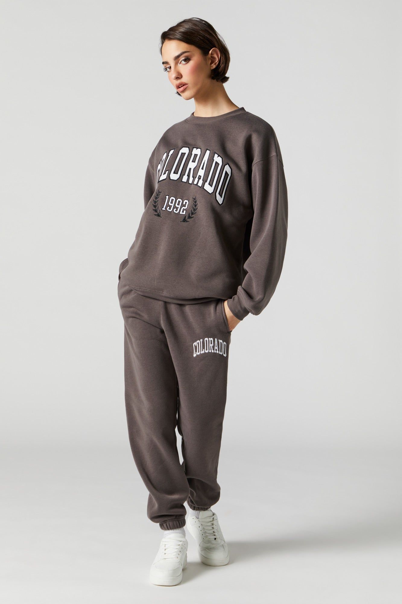 Chandail en molleton avec motif Colorado brodé en chenille sold by Urban Planet product image thumbnail 3