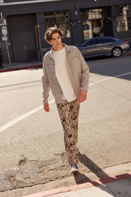 Pantalon cargo mince avec motif camouflage sold by Urban Planet