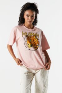 T-shirt de coupe garçonne à imprimé Def Leppard sold by Urban Planet