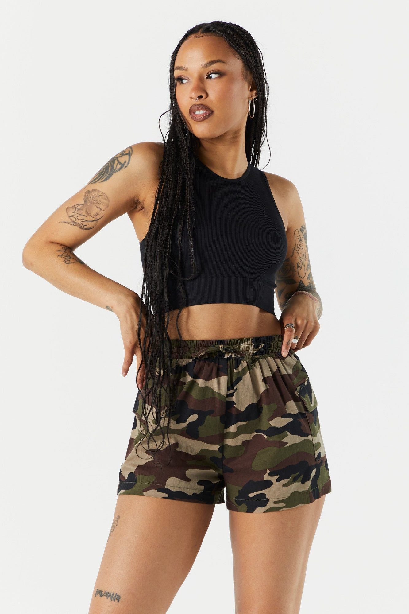 Short cargo à taille coulissante avec motif camouflage sold by Urban Planet