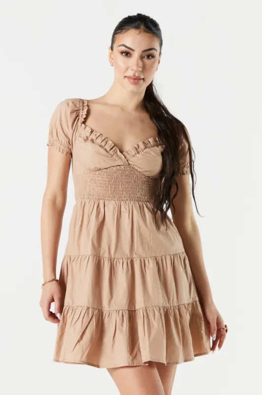 Robe volantée smockée avec décolleté en coeur sold by Urban Planet