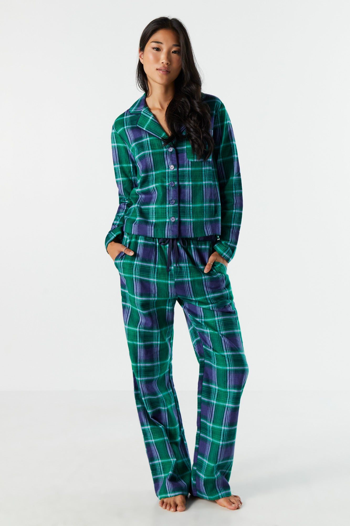 Pyjama deux-pièces en flanelle à carreaux sold by Urban Planet