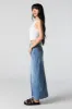 Jupe maxi en denim délavé moyen avec fente sold by Urban Planet