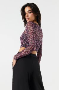 Haut corset court en filet à manches longues sold by Urban Planet