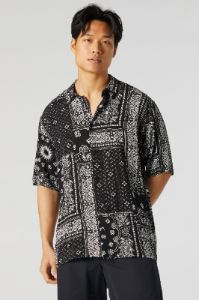 Haut boutonné avec motif cachemire sold by Urban Planet