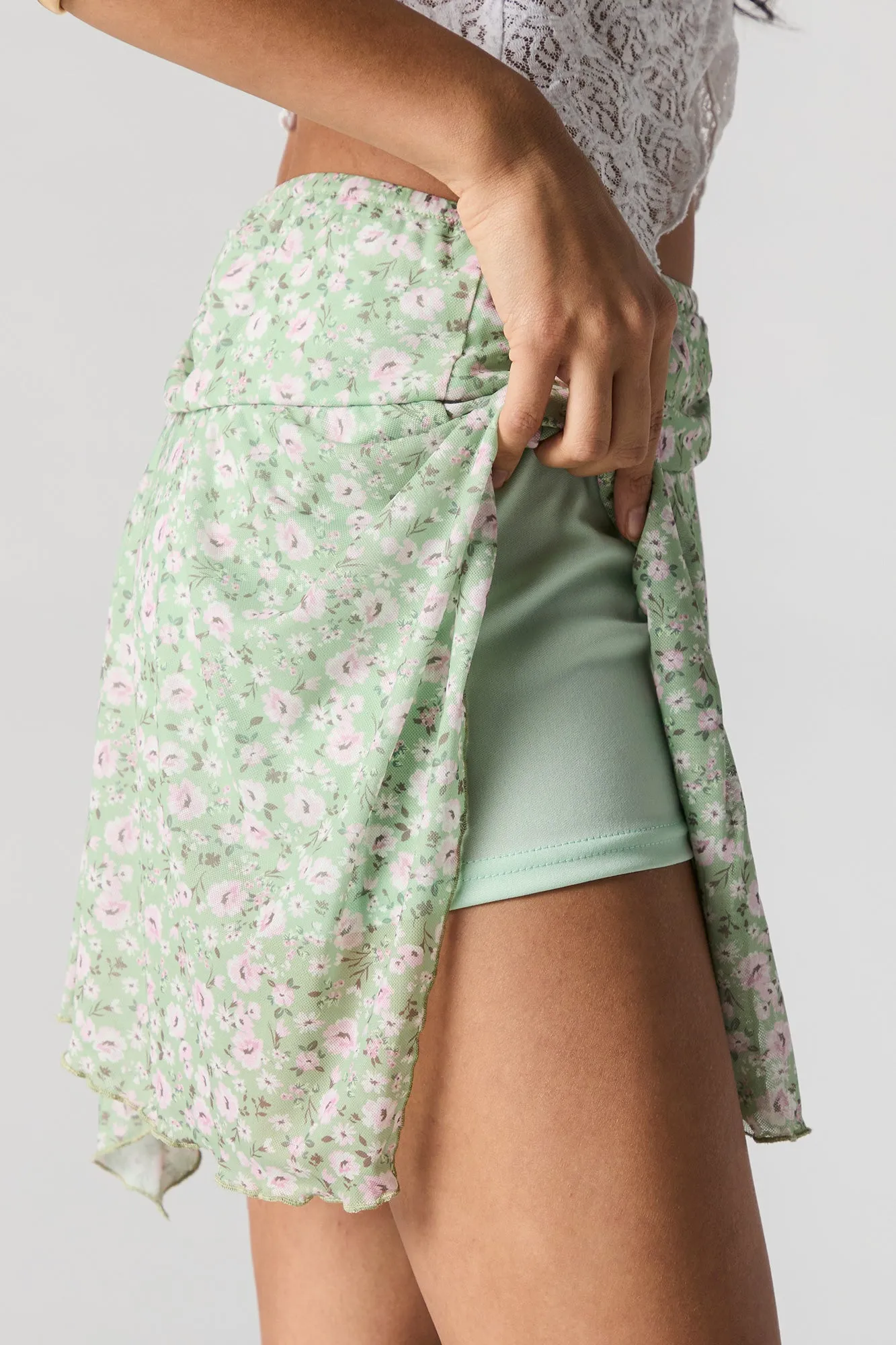 Minijupe-short asymétrique en filet fleuri sold by Urban Planet product image thumbnail 2