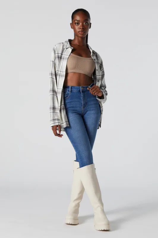 Jean ajusté délavé moyen à taille haute sold by Urban Planet