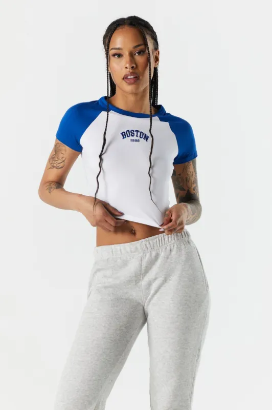 T-shirt raglan court à imprimé Boston sold by Urban Planet