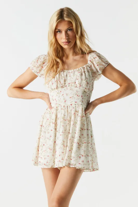 Combi-short de style laitière en chiffon fleuri blanc sold by Urban Planet