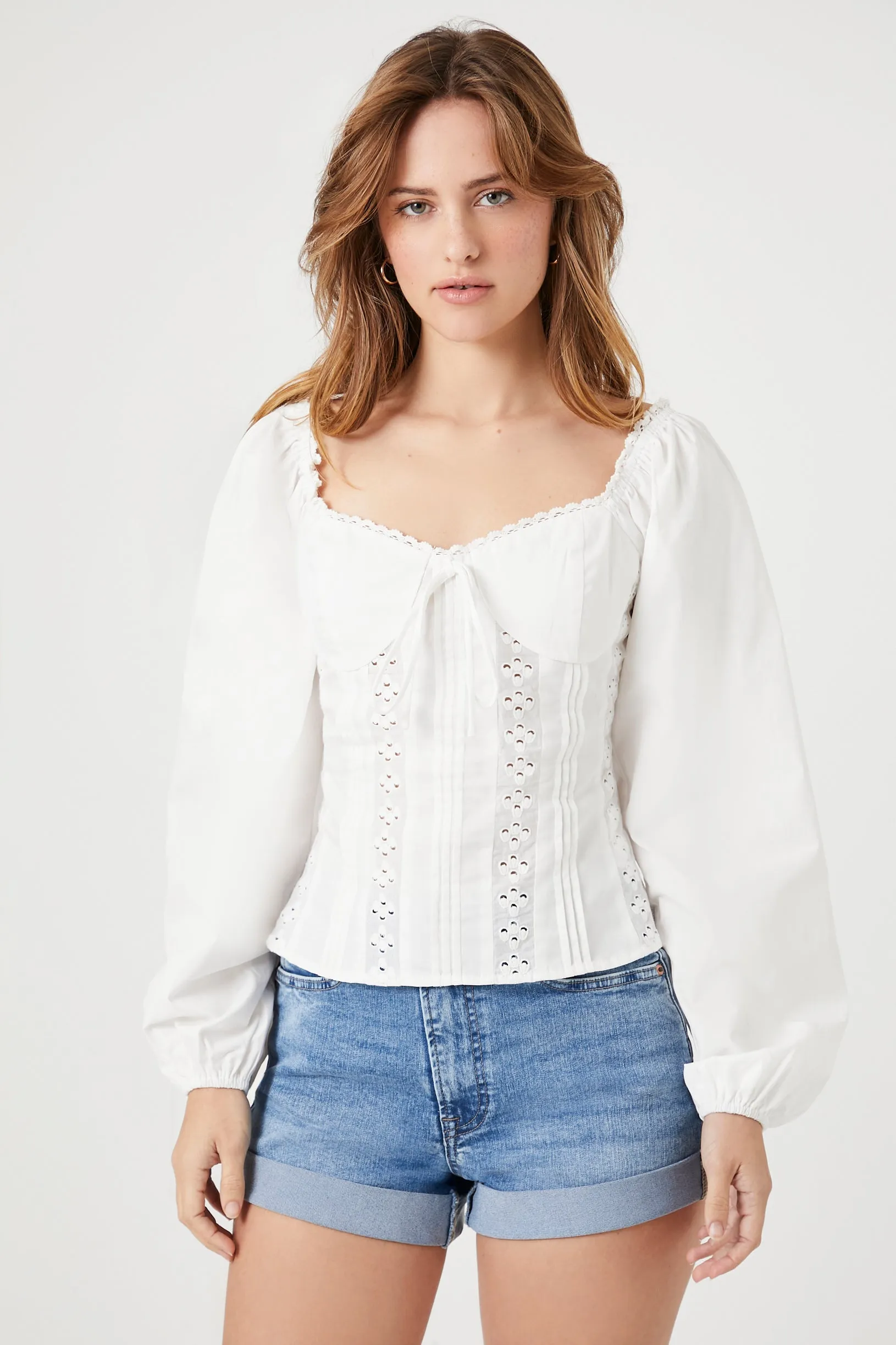 Haut à manches bouffantes avec oeillets et décolleté en coeur sold by Urban Planet