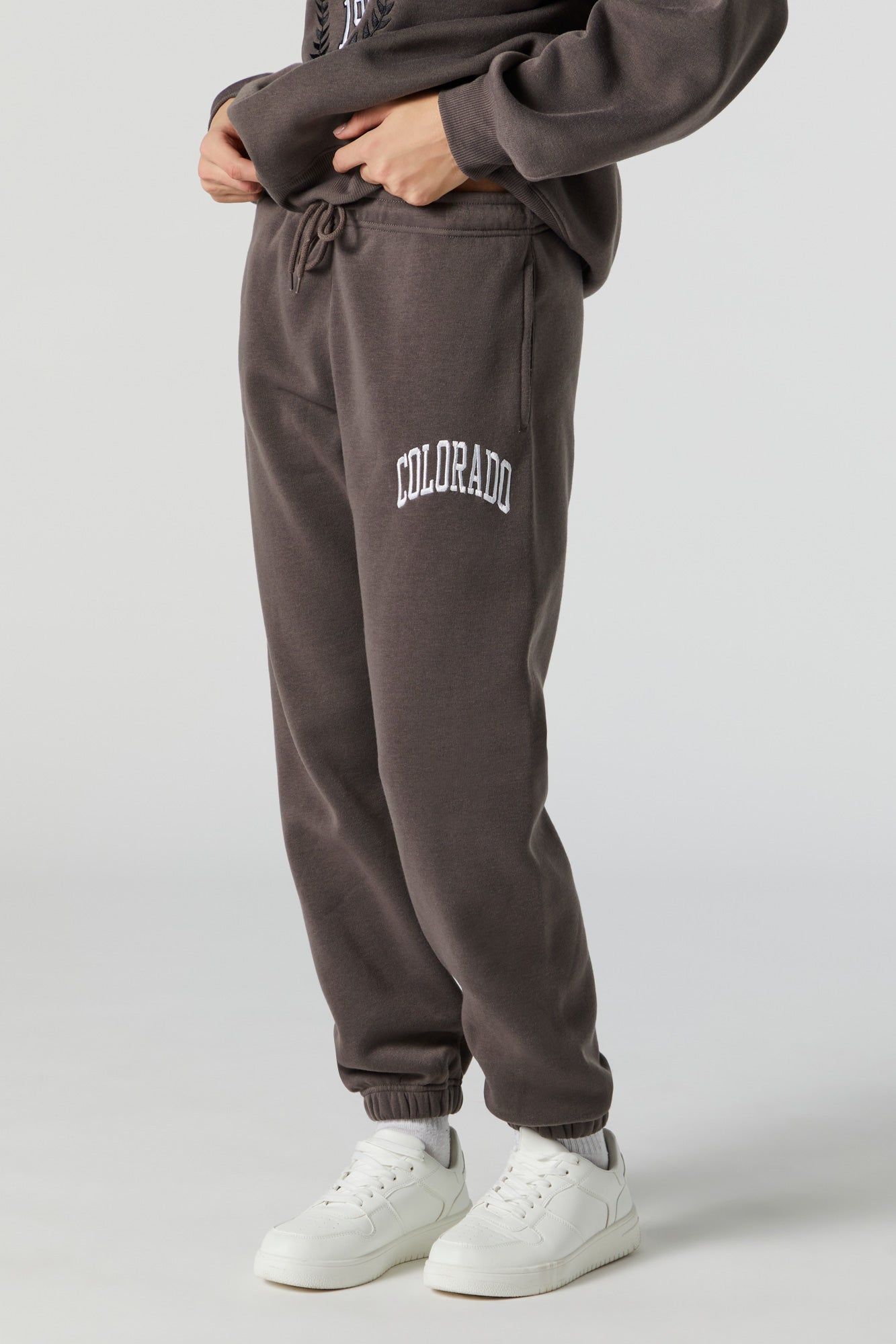 Jogger en molleton avec motif brodé Colorado sold by Urban Planet product image thumbnail 2