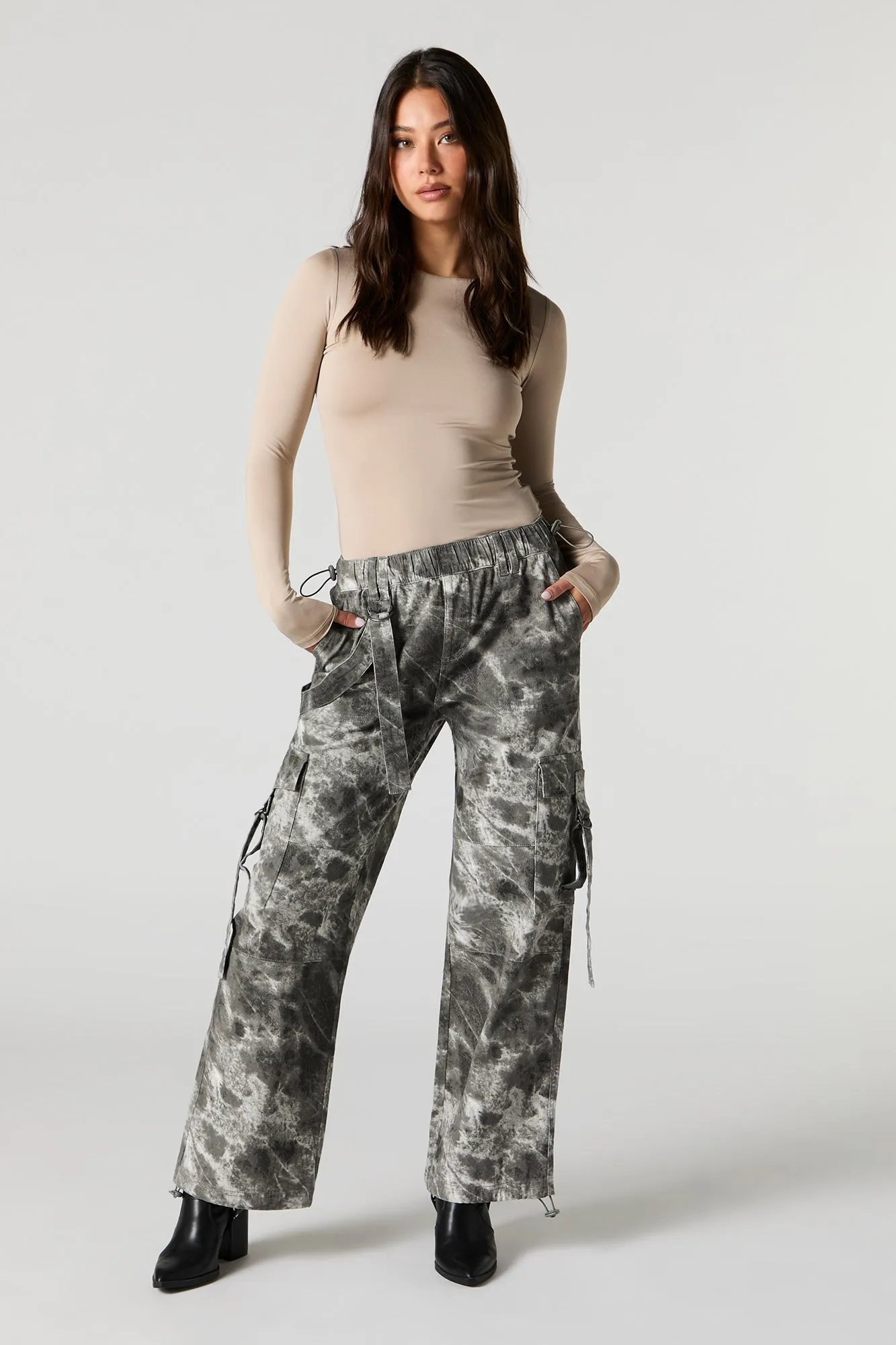 Pantalon cargo camouflage à jambe droite avec ourlet à barillet sold by Urban Planet product image thumbnail 4