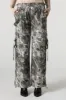Pantalon cargo camouflage à jambe droite avec ourlet à barillet sold by Urban Planet