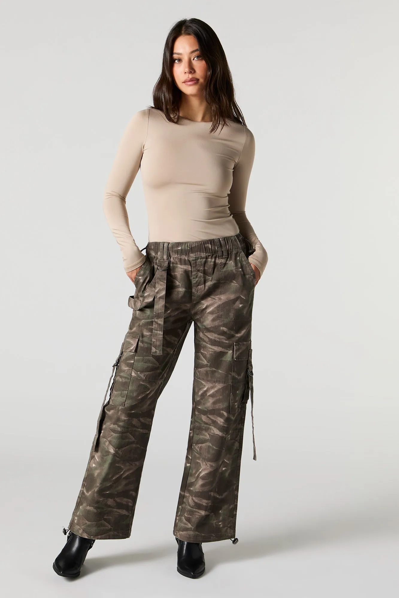 Pantalon cargo camouflage à jambe droite avec ourlet à barillet sold by Urban Planet product image thumbnail 5
