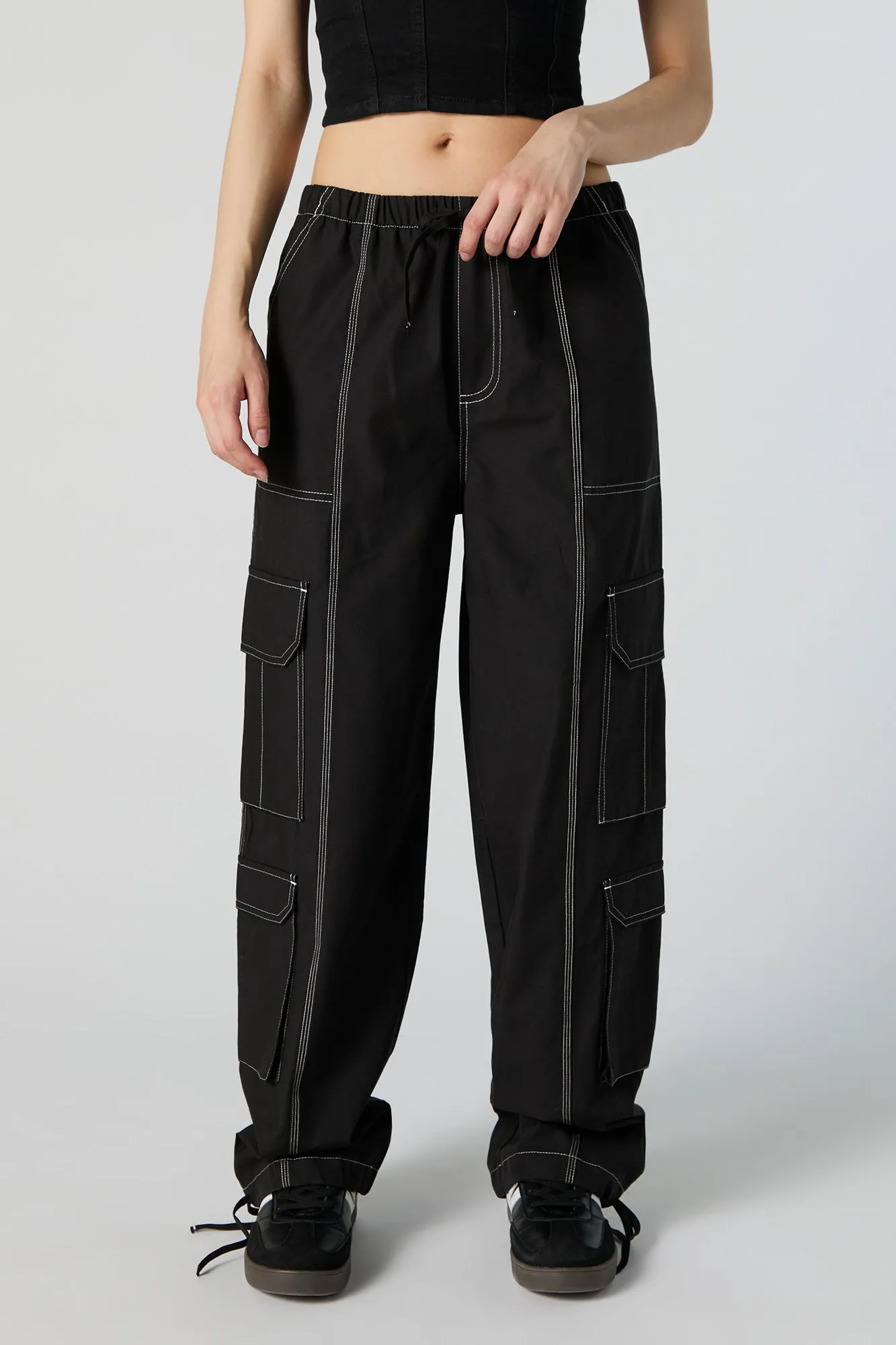 Noir avec Surpiqûres Blanches Jogger cargo noir à jambe droite sold by Urban Planet product image thumbnail 2