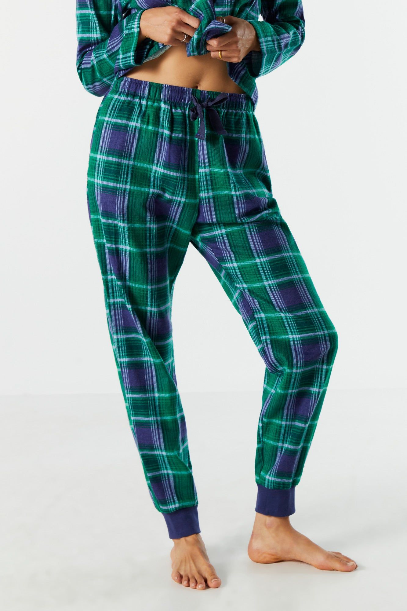 Jogger de pyjama en flanelle à carreaux avec imprimé sold by Urban Planet product image thumbnail 2