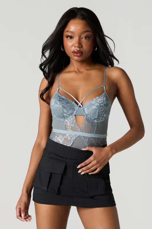 Maillot-bustier en dentelle et filet sold by Urban Planet