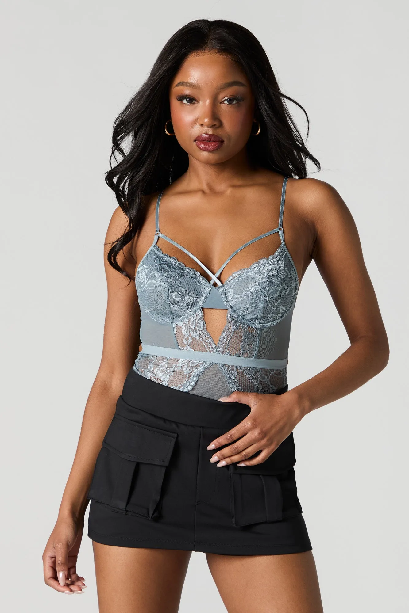 Maillot-bustier en dentelle et filet sold by Urban Planet