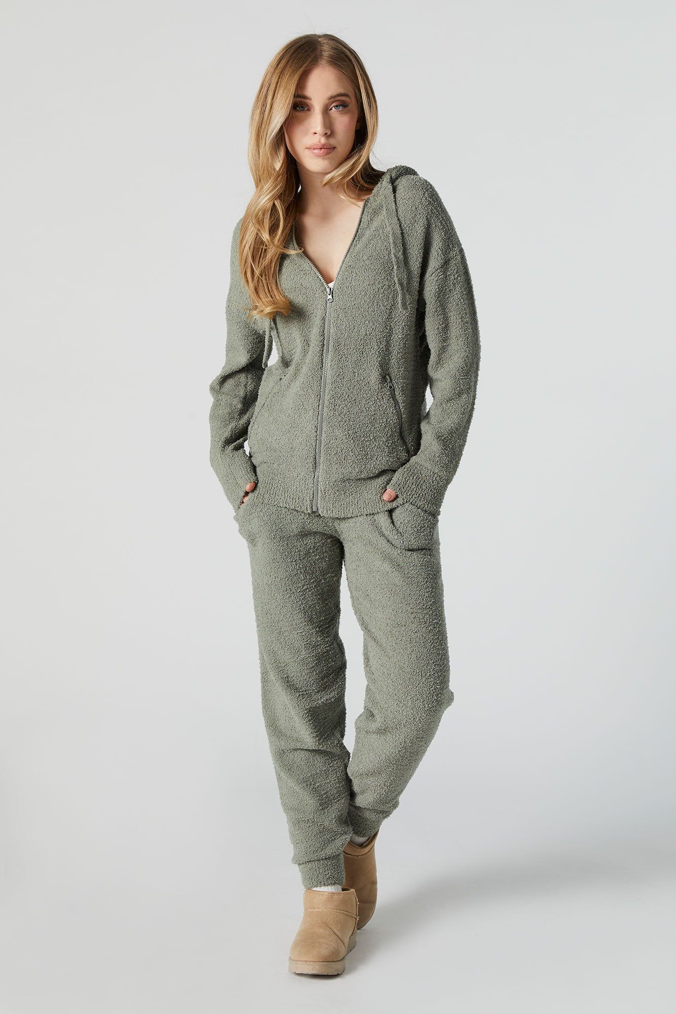 Haut à capuchon pelucheux avec fermeture à glissière sold by Urban Planet product image thumbnail 3