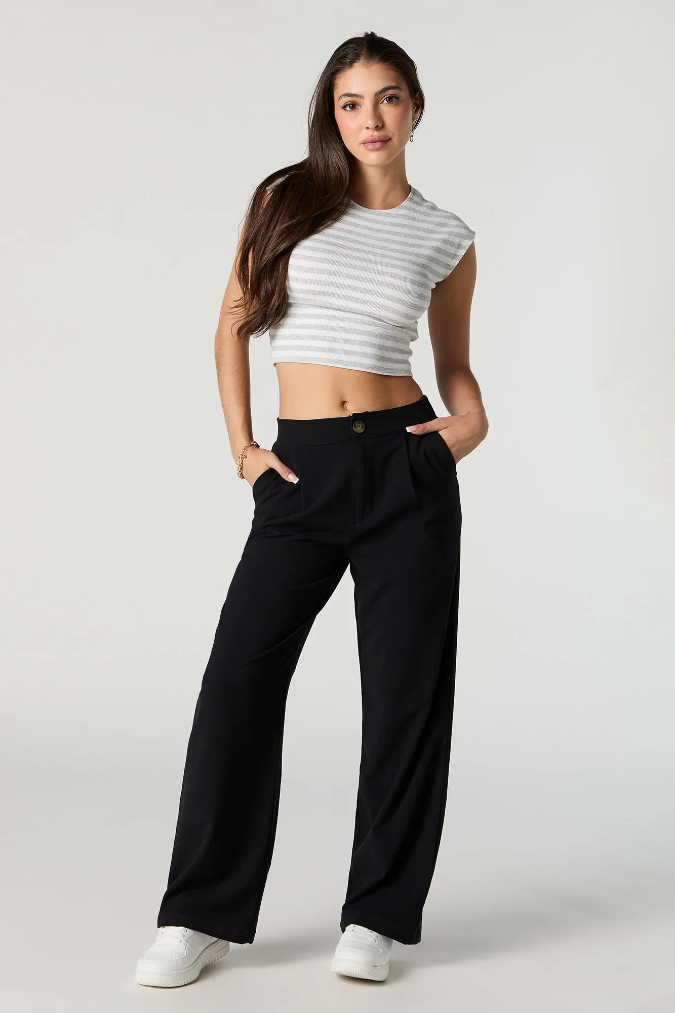 Pantalon habillé à jambe large sold by Urban Planet