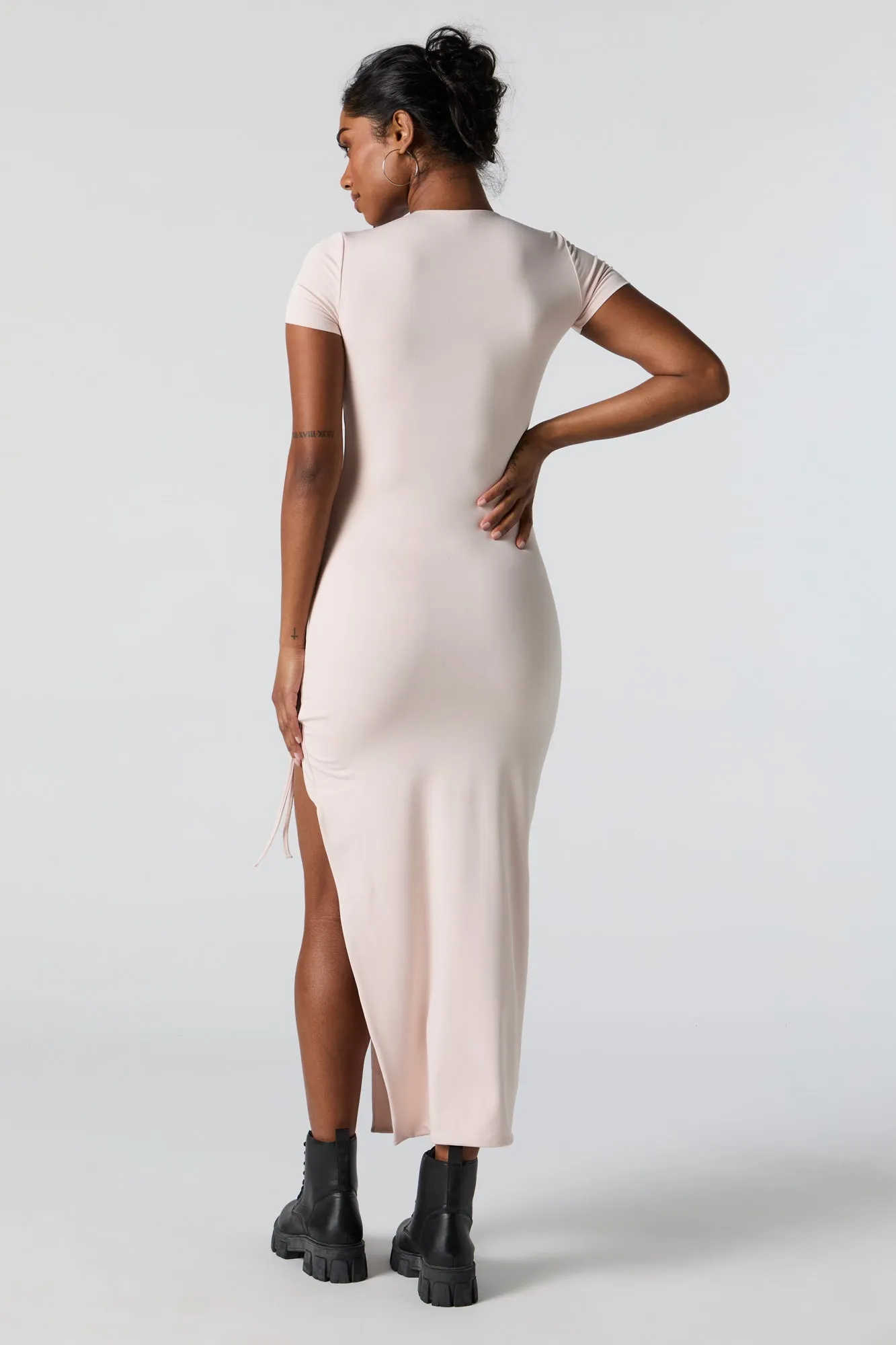 Robe midi profilée à manches courtes avec taille coulissante latérale sold by Urban Planet product image thumbnail 3
