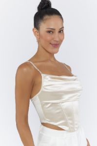 Haut de style bustier en satin avec bretelles orné de pierres du Rhin sold by Urban Planet