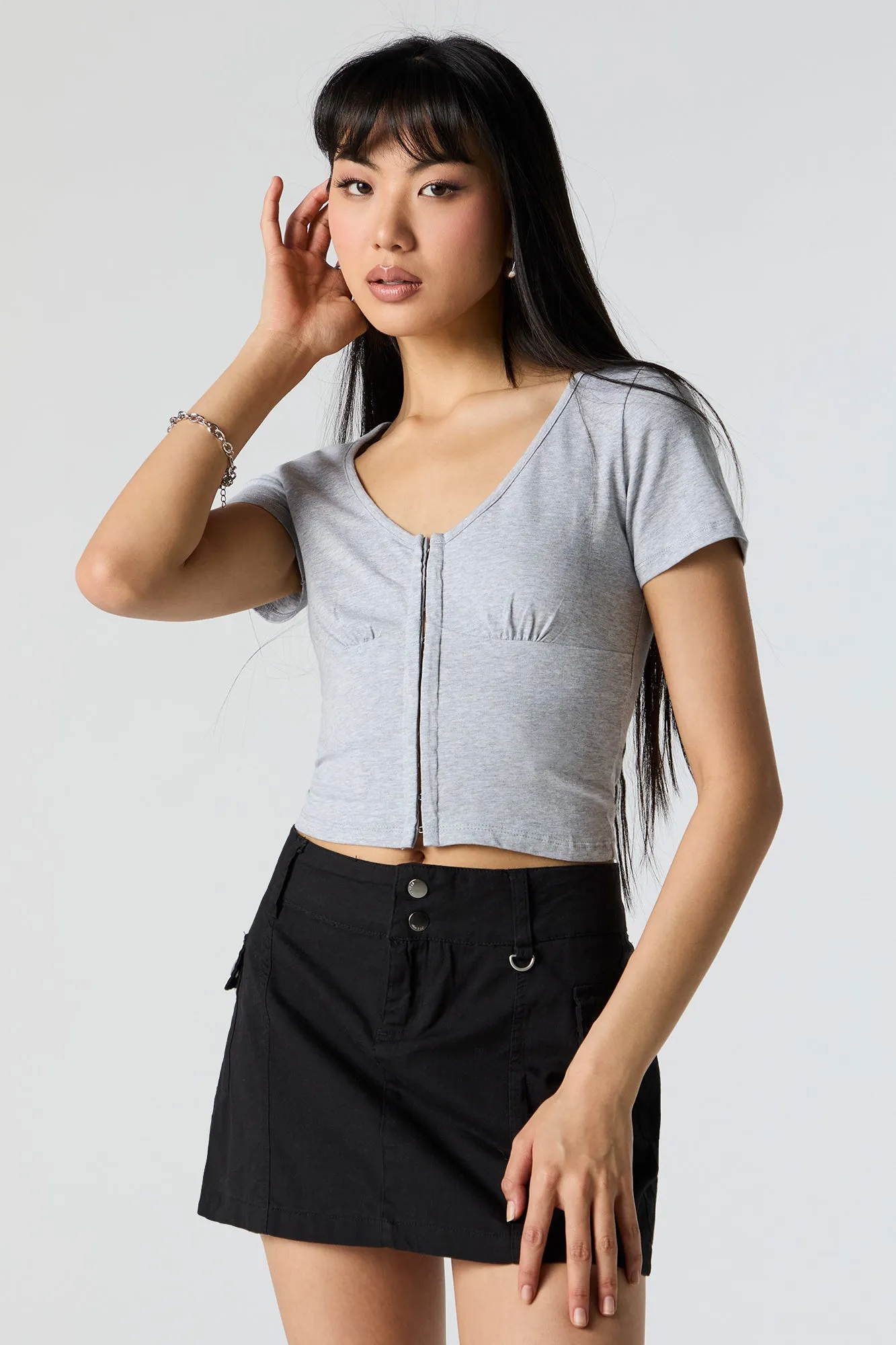 T-shirt avec agrafes et encolure en V sold by Urban Planet product image thumbnail 3