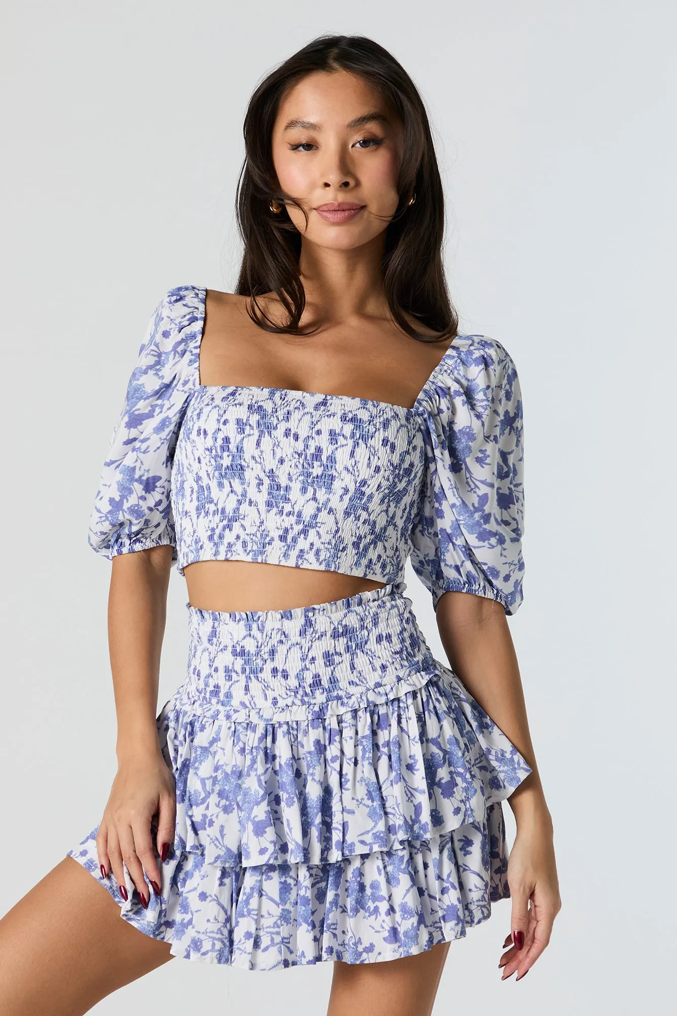 Haut smocké fleuri bleu court avec manches bouffantes sold by Urban Planet product image thumbnail 4