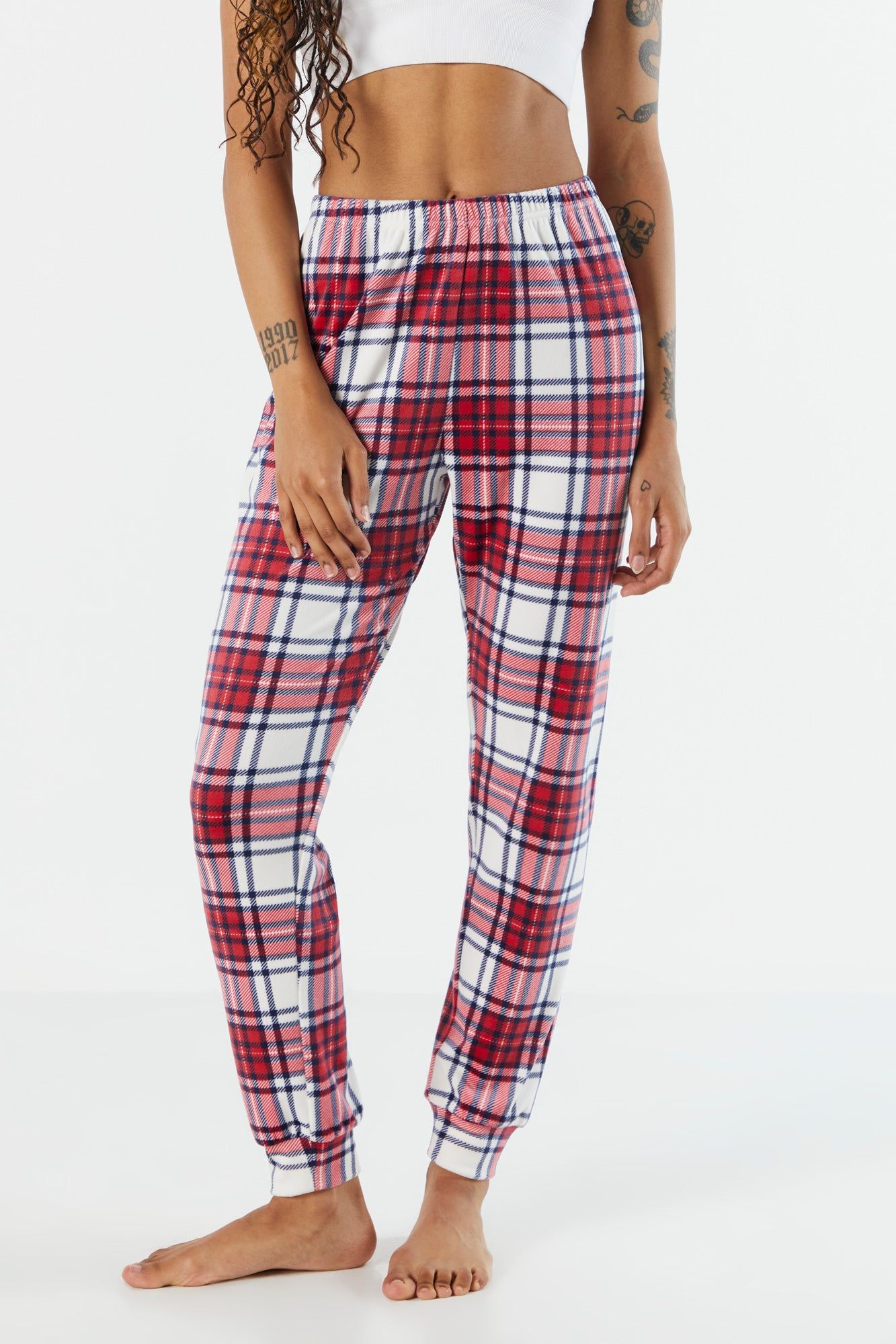 Jogger de pyjama en velours à carreaux rouges sold by Urban Planet product image thumbnail 2