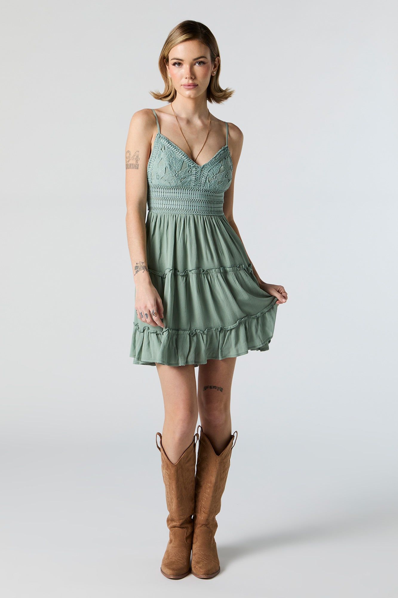 Minirobe à volants en dentelle avec attache au dos sold by Urban Planet product image thumbnail 4