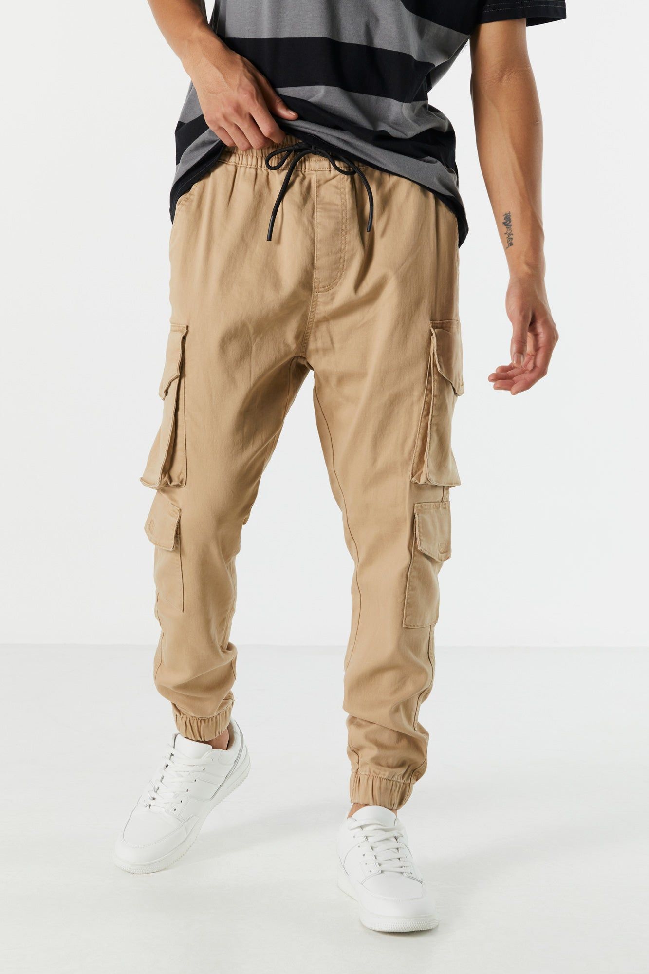 Pantalon de jogging cargo avec poches multiples sold by Urban Planet product image thumbnail 11