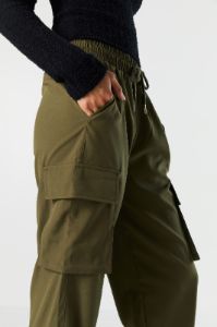 Jogger coupe-vent de style Cargo sold by Urban Planet
