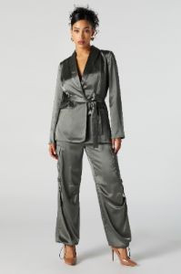 Jogger cargo en satin sold by Urban Planet