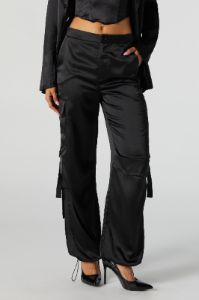 Jogger cargo en satin sold by Urban Planet