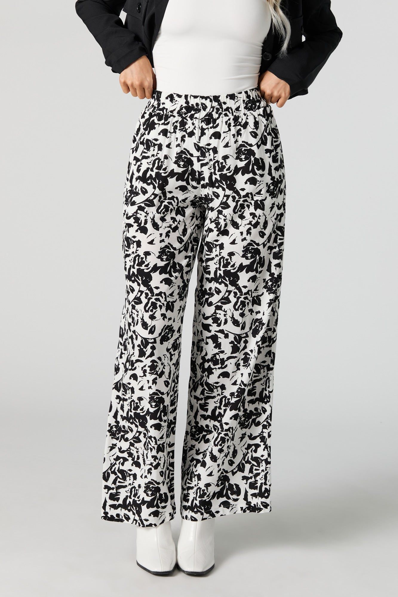 Pantalon à jambe large fleuri blanc sold by Urban Planet product image thumbnail 2