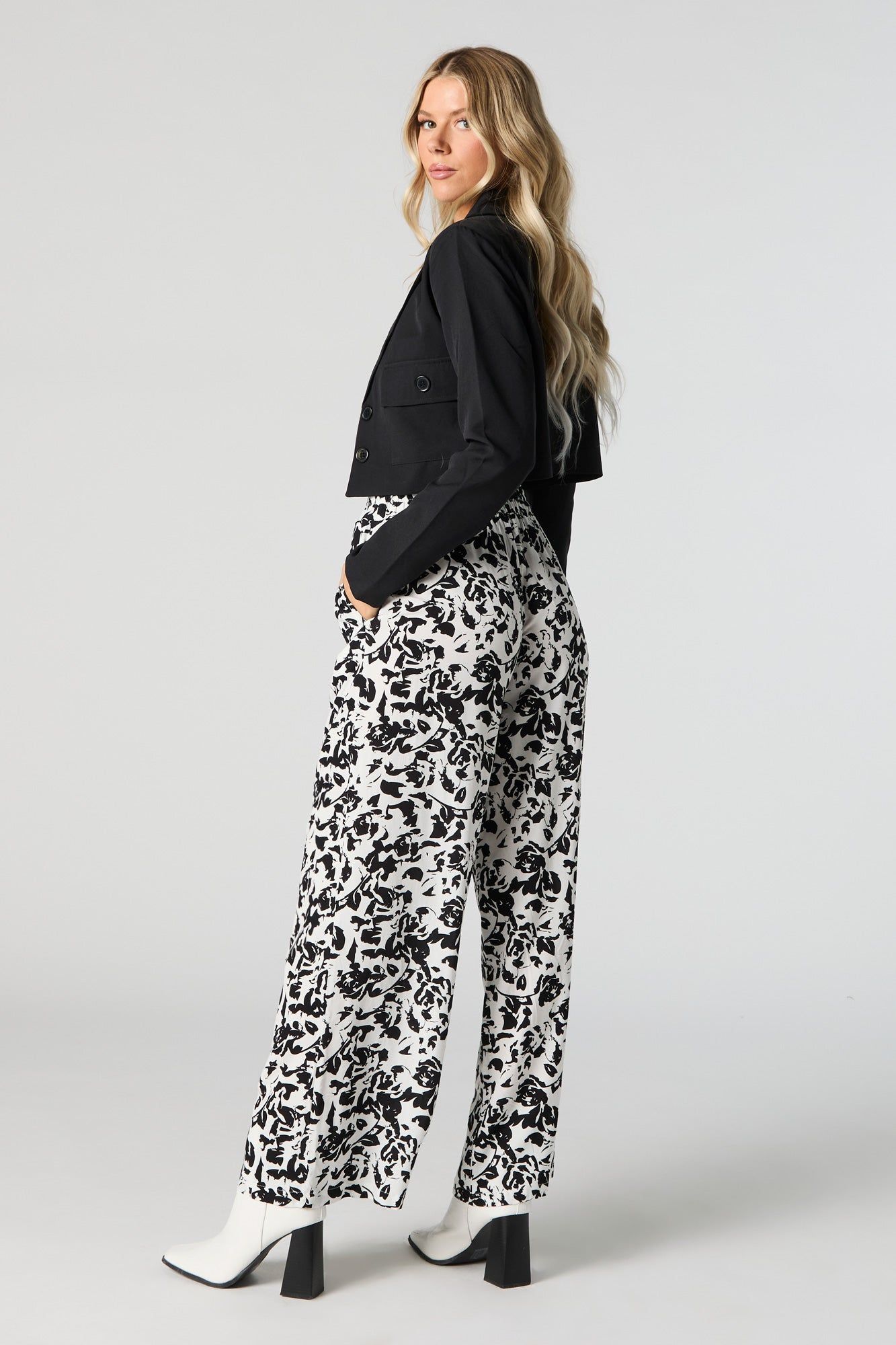 Pantalon à jambe large fleuri blanc sold by Urban Planet product image thumbnail 3