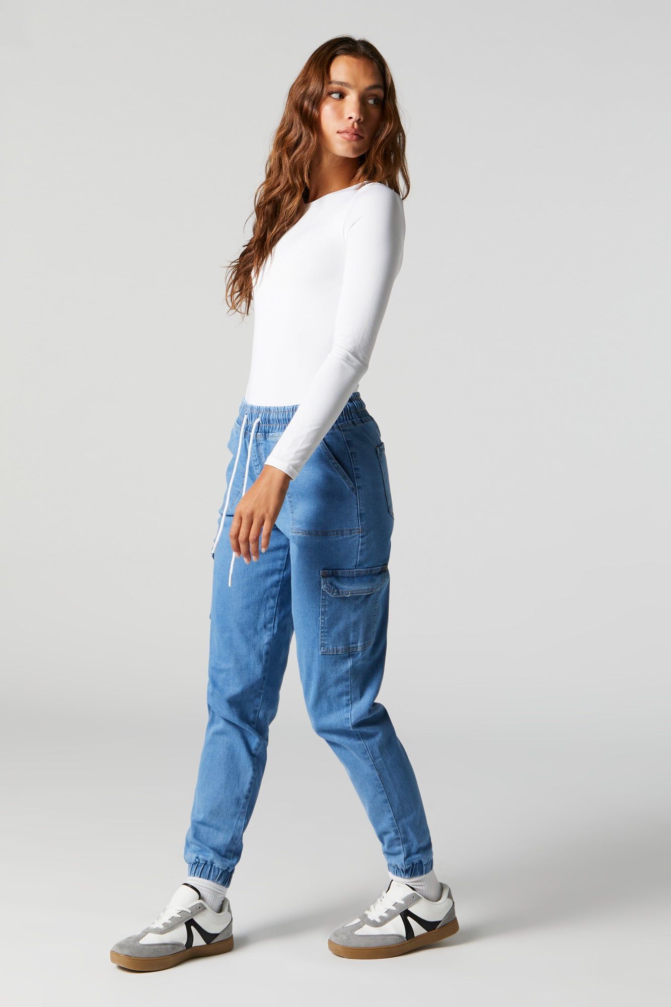 Jogger en denim délavé pâle sold by Urban Planet