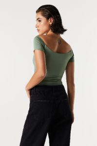 Combiné contour à épaules dénudées sold by Urban Planet